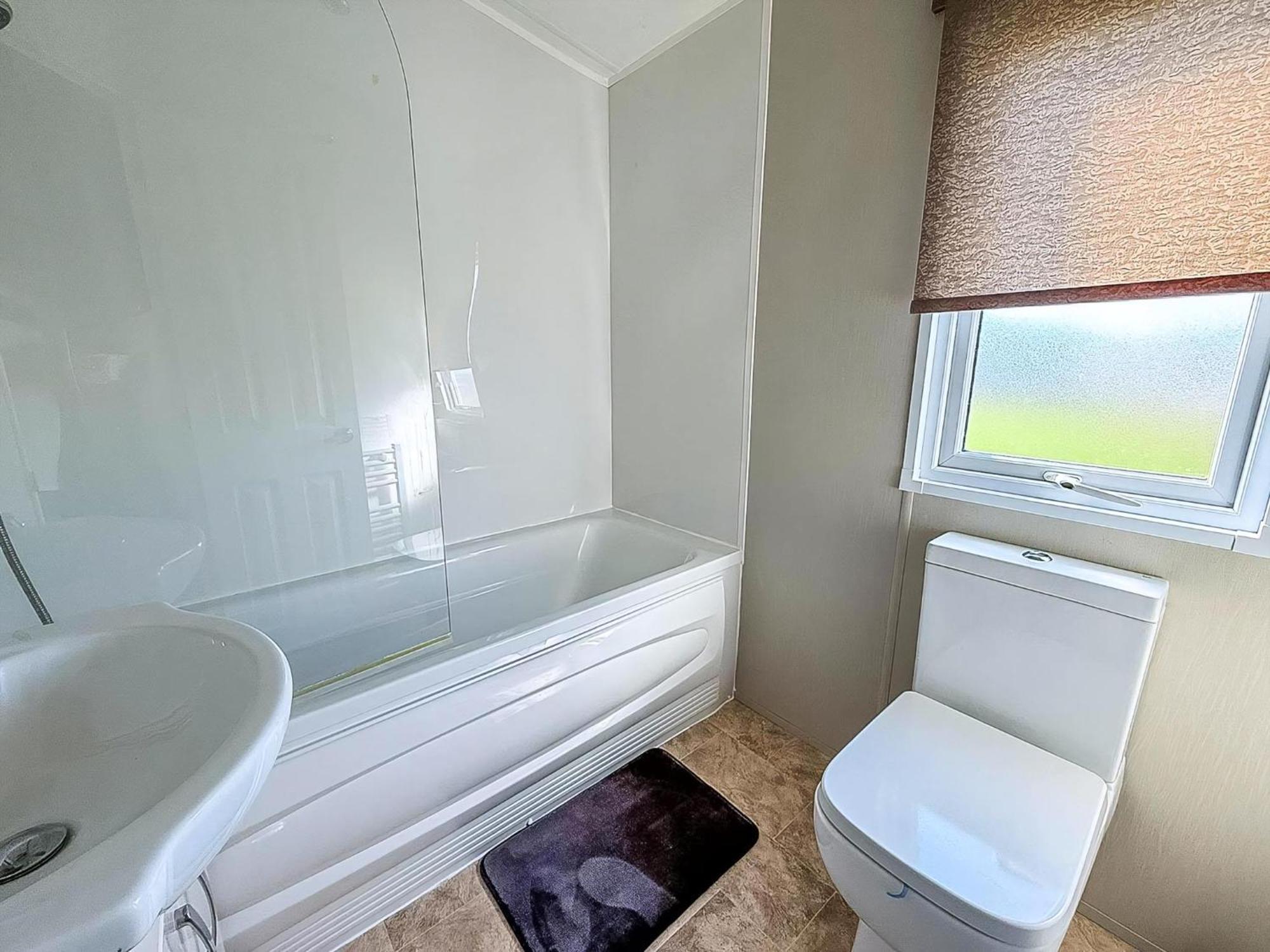 Beautiful Caravan With Decking Wifi At St Osyth Beach Holiday Park Ref 28077Dw Clacton-on-Sea Exterior photo