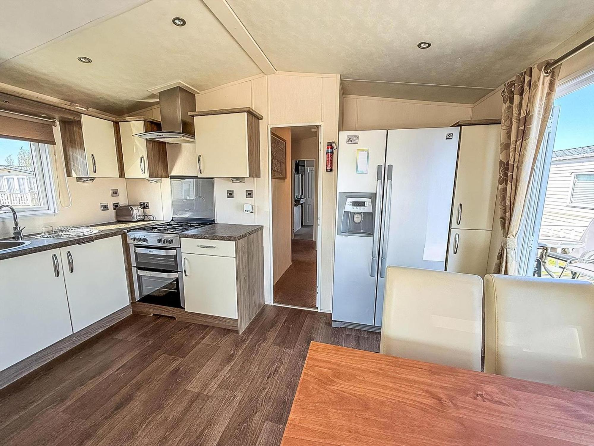 Beautiful Caravan With Decking Wifi At St Osyth Beach Holiday Park Ref 28077Dw Clacton-on-Sea Exterior photo