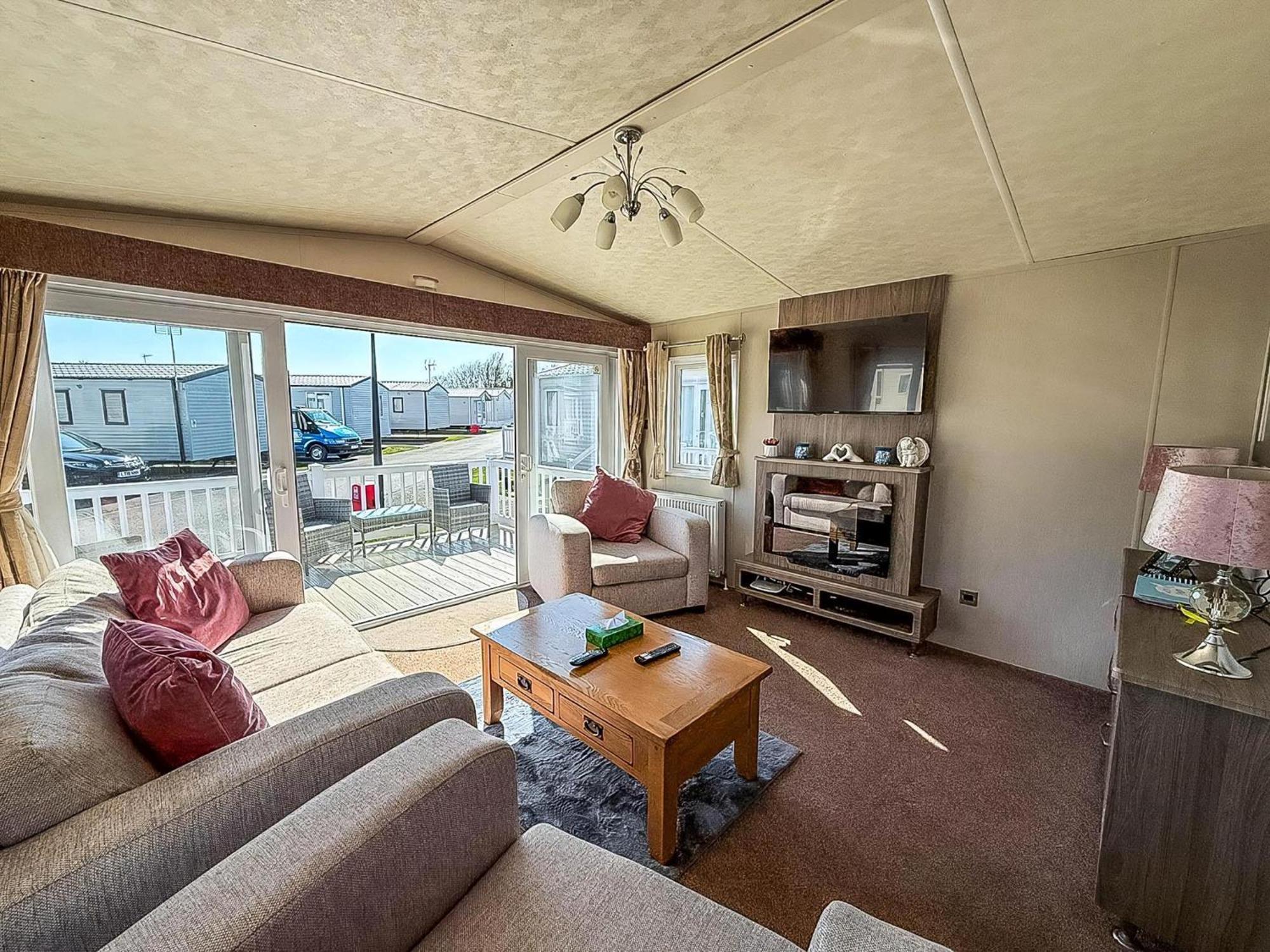 Beautiful Caravan With Decking Wifi At St Osyth Beach Holiday Park Ref 28077Dw Clacton-on-Sea Exterior photo