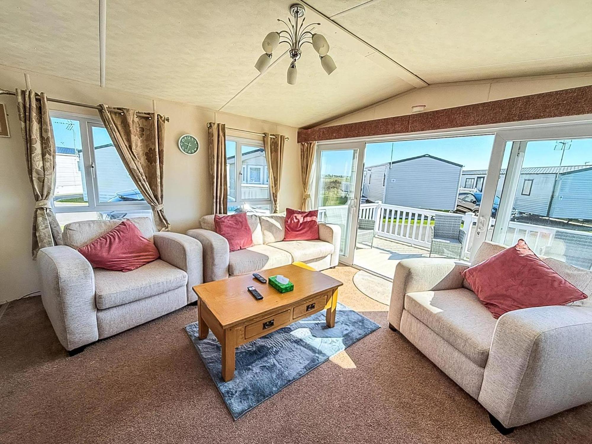 Beautiful Caravan With Decking Wifi At St Osyth Beach Holiday Park Ref 28077Dw Clacton-on-Sea Exterior photo